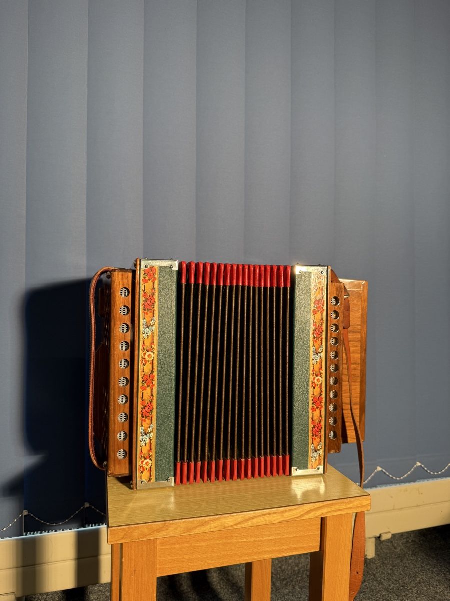 Strumenti musicali: Ländlerperlenschwitzerörgeli – Usato da Ulisbach venduto da PET-030 1