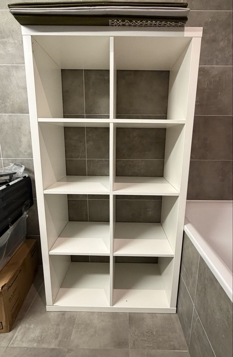 Regale: White 8-Cube Storage Organizer Shelf Unit - Great for Fall D – Gebraucht aus Monthey von geo_rj86