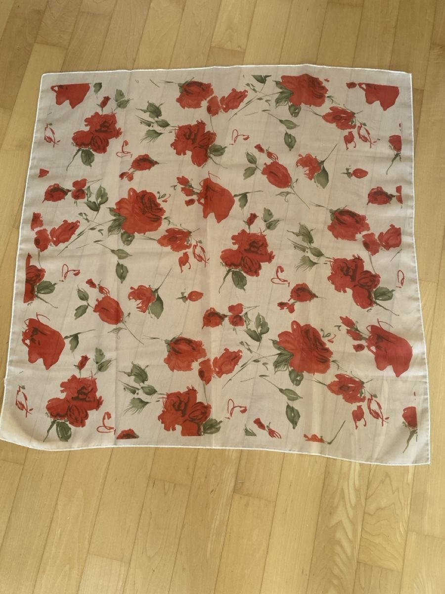 Foulards, Tücher & Schals: Schal mit Rosen – Gebraucht aus luzern von bar_5gtr
