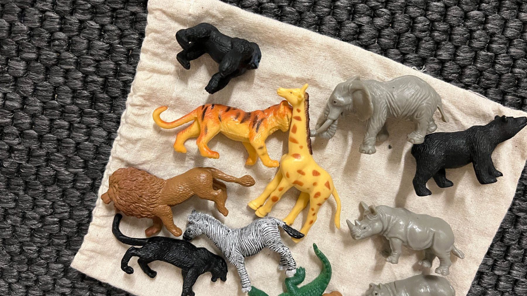 Statuette: 12 Tierfiguren – Usato da Hondrich venduto da Greppen37