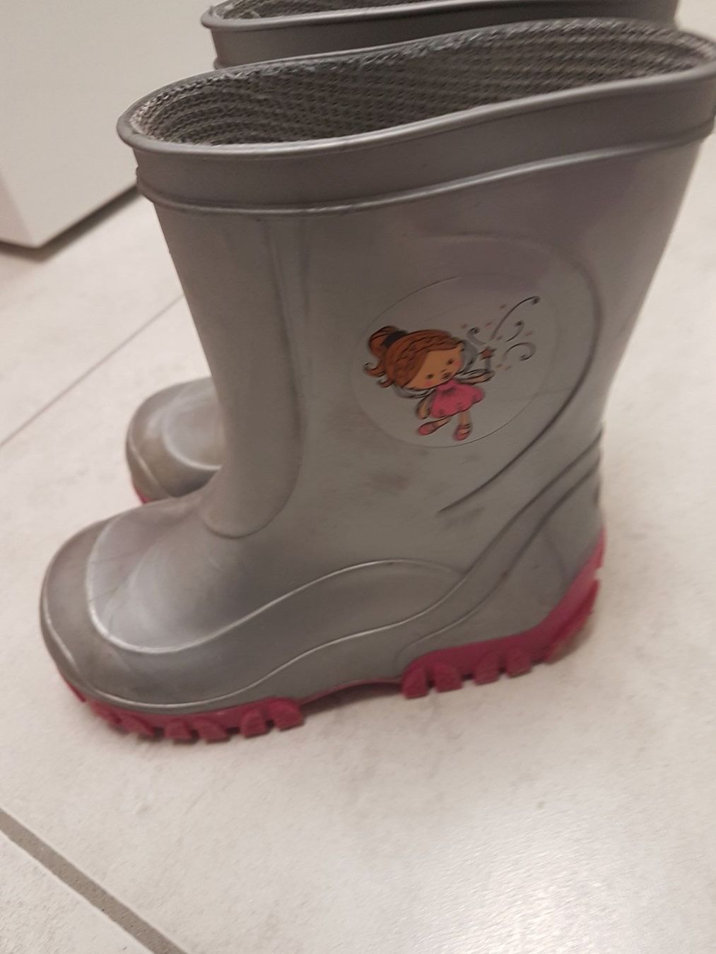 Scarpe per ragazze: 4er-Set: Mädchen-Schuhe und Socken Grösse 23 mit Extra – Usato da Lachen SZ venduto da allesweg78 1