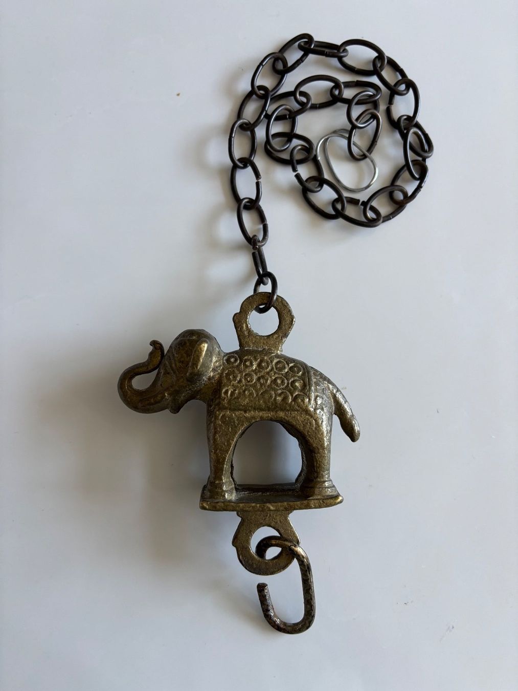 Figurines: Anhänger Elefant mit Kette Messing antik Deko – D'occasion à Horgen par uge_pd5p 1