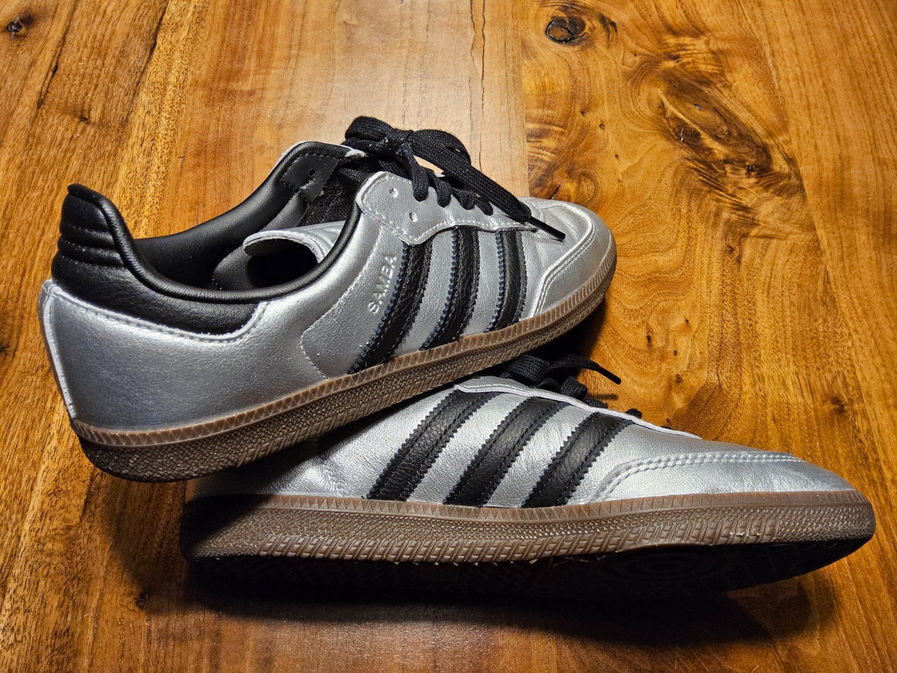 Adidas Chaussures femmes: Adidas Samba Silber Gr.40,2/3 – D'occasion à Wiesendangen par Ptrend 2
