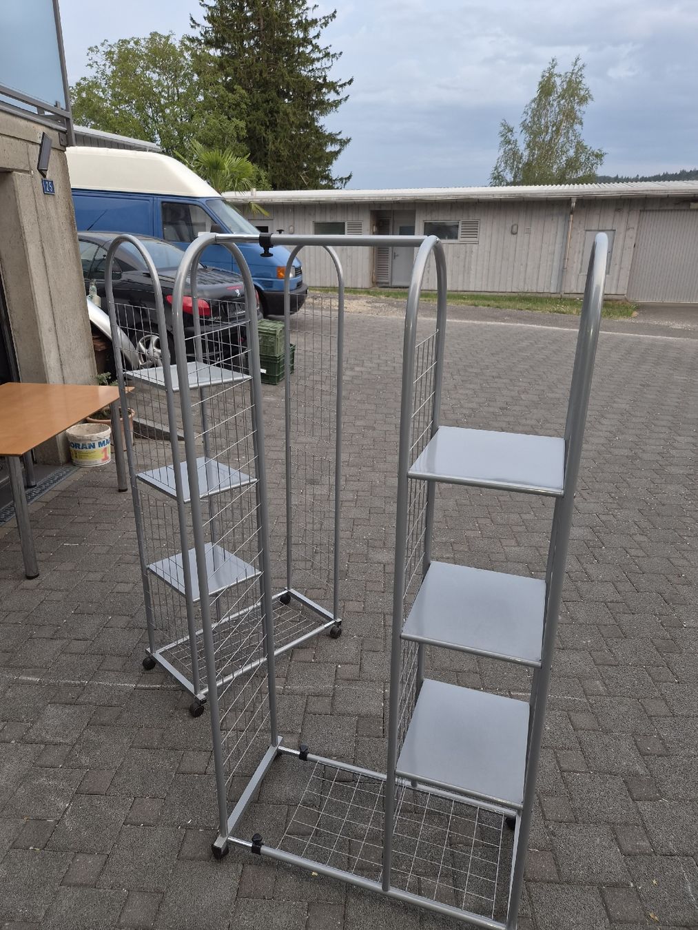 Porte manteau: Kleiderständer Metall Grau Rollbar 2 Stk. – D'occasion à Dürrenäsch par Uliu 3
