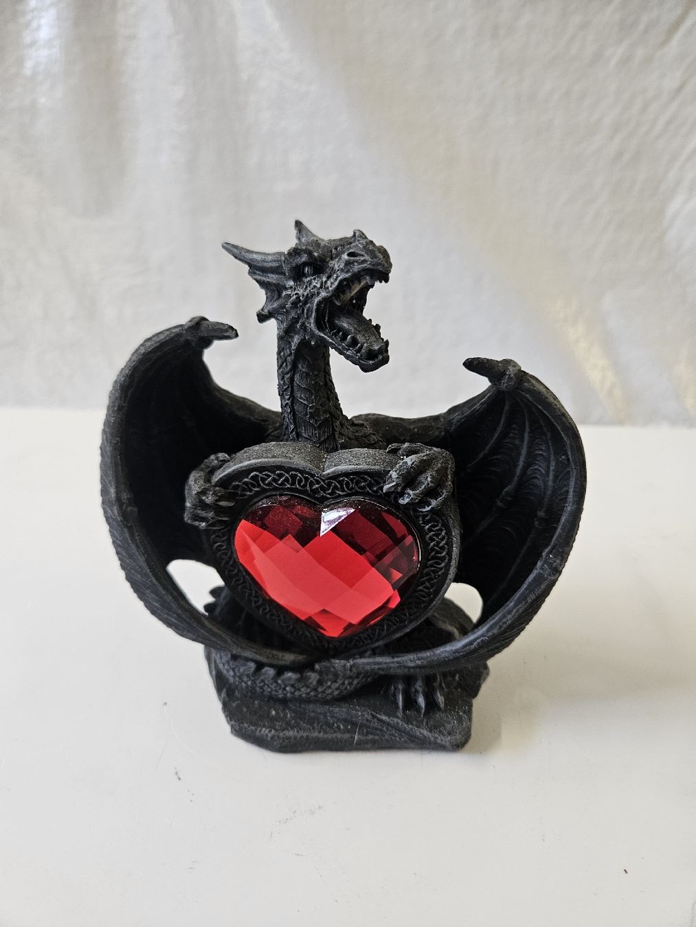 Statuette: Drache mit rotem Herz – Nuovo (secondo la descrizione) da Dielsdorf venduto da Kenan997