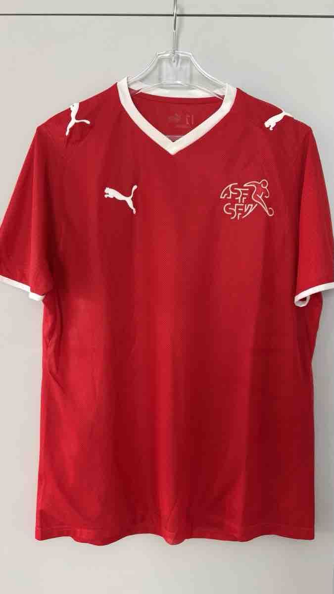 Schweizer Nati Canottiere & Pantaloni: Original Schweizer Nati-Trikot Gr.M – Nuovo (secondo la descrizione) da Zürich venduto da taurunum78