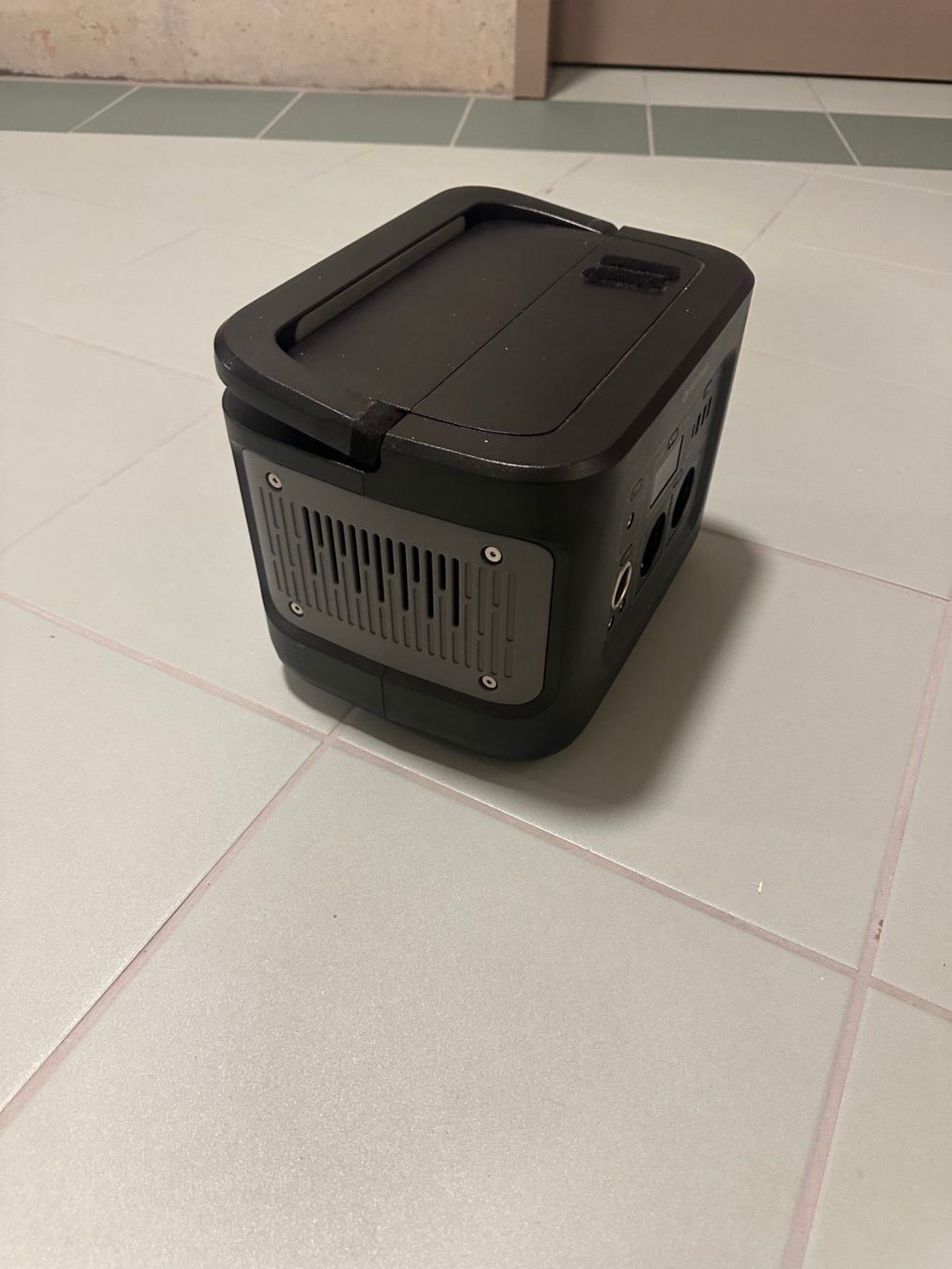 Batterie: Powerstation PATONA Autarc 600 – Usato da Payerne venduto da pop_ghf9 2