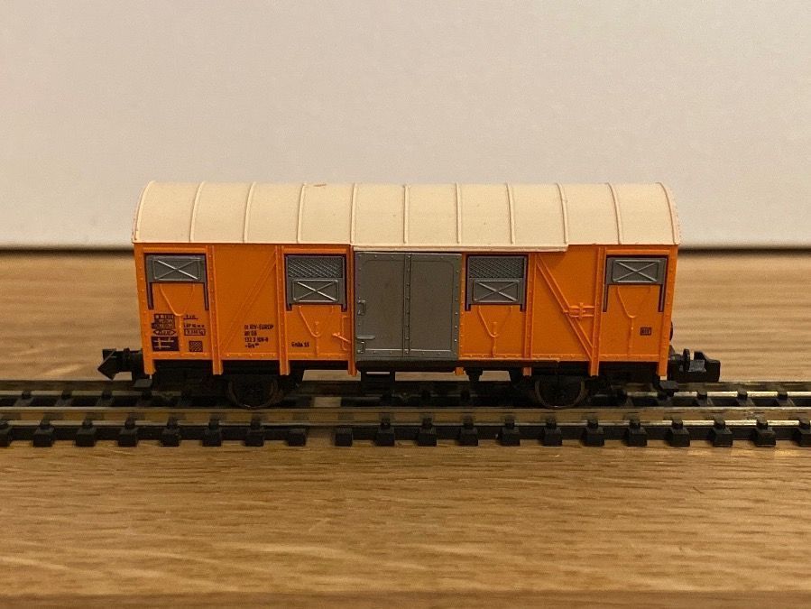 Fleischmann Modellini di ferrovie: Fleischmann 8331 Gedeckter Güterwagen – Nuovo (secondo la descrizione) da Schlierbach venduto da Look8
