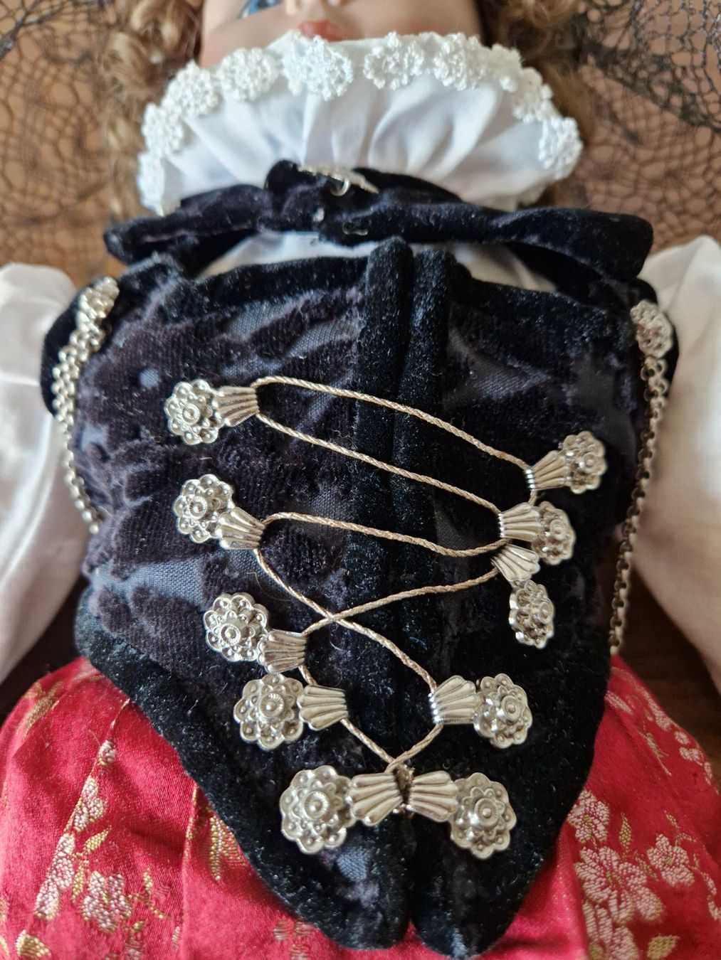 Bambole: Trachtenpuppe , Sammlerstück – Usato da Bern venduto da Antikbatik 8