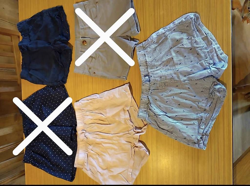 Pantaloni: Divers shorts fille T. 104 – Usato da Maracon venduto da AnaelleChev