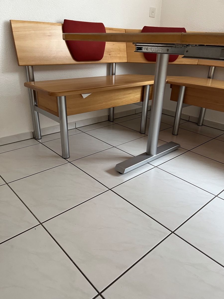 Set de table et chaises: Esstisch mit Eckbank und Stühlen – D'occasion à Arth par Sukram65 6