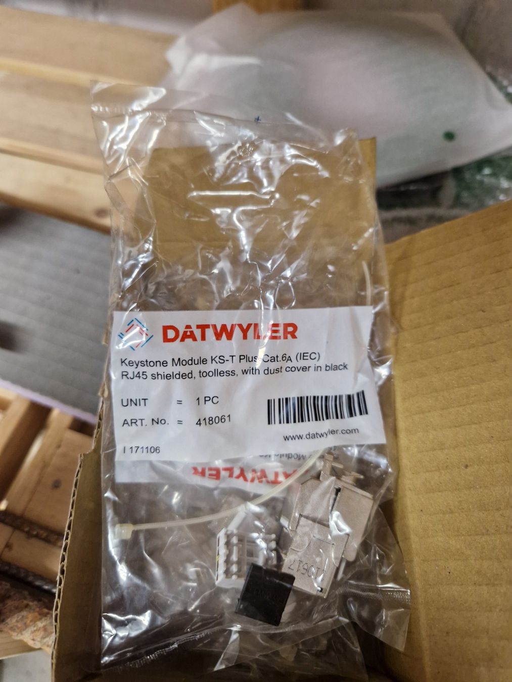 Dätwyler Racks & Cavalletti: Dätwyler Keystone-Modul KS-T Plus 18 tool-less Cat.6A – Nuovo e nell'imballaggio originale da Wängi venduto da dx1_c5kc