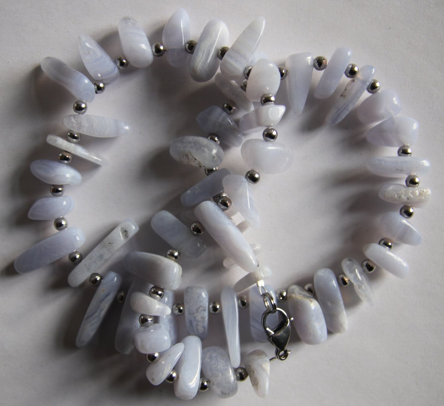 Ketten: Neu: Chalcedon Chalzedon Kette Collier mit Edelstahl Perlen – Neu (gemäss Beschreibung) aus Matten b. Interl von Edelsteingalerie 2