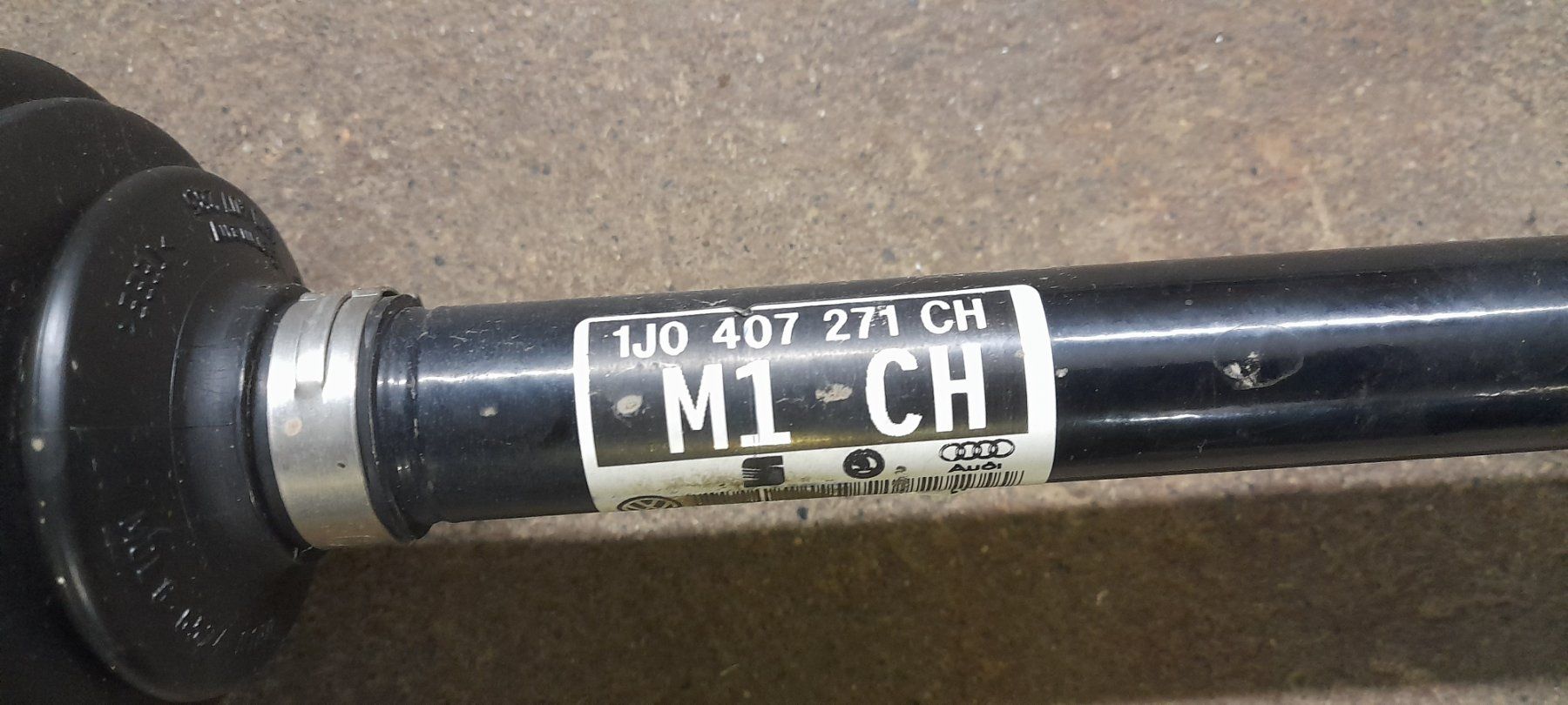 Tutti pezzi di ricambio auto: Antriebswellen Golf4 1.8T – Usato da Cham venduto da vento9