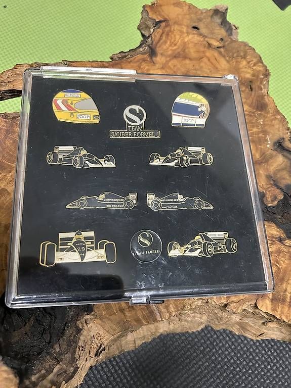 Plaketten & Abzeichen: Sauber F1 Pin – Gebraucht aus Allschwil von Haffelow 1