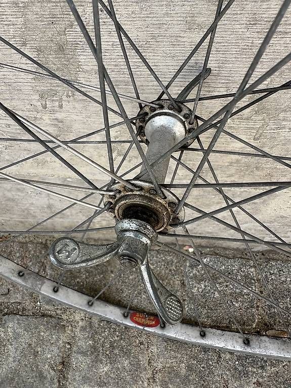 Cerchioni: Vintage Vorderrad 700c Super Champion – Usato da Binningen venduto da Globe_21 2