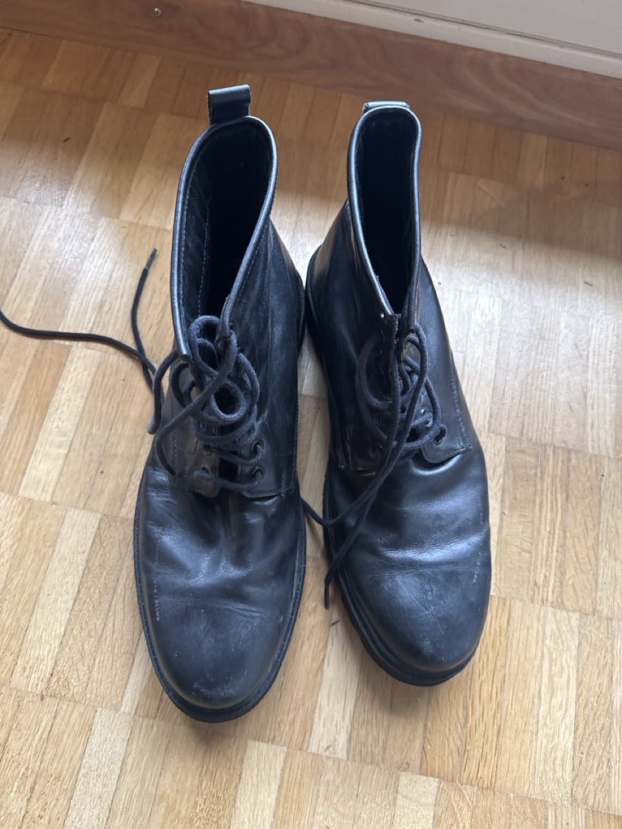 Scarpe da uomo: Black Leather Boots (Practically New) N°44 – Nuovo (secondo la descrizione) da Dielsdorf venduto da jpc_2qlb 1