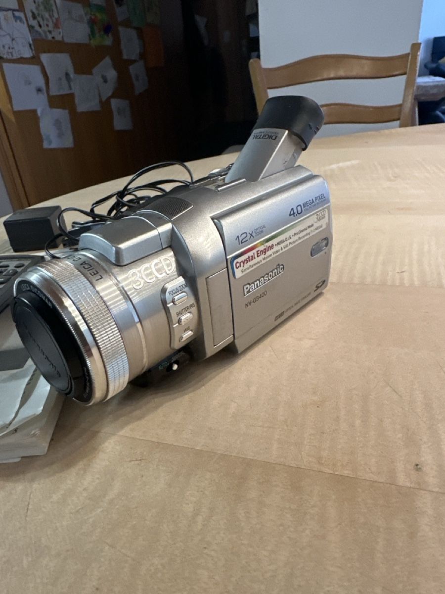 Panasonic Caméscopes: Panasonic NV-  GS400 12x Optical Zoom 4.0 Mega Pixel – D'occasion à grüsch par vetschkin 2