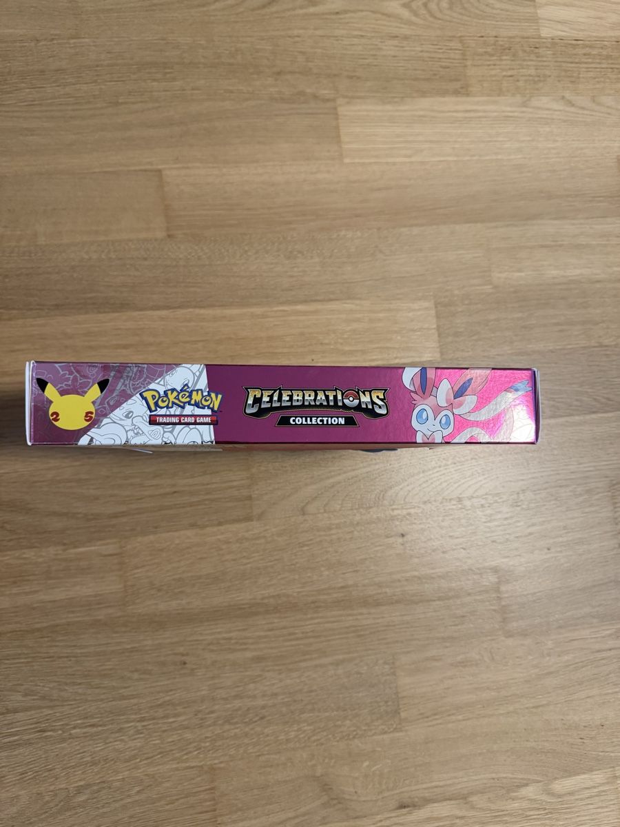 Pokémon Sammelbilder & Trading cards: Pokemon Celebrations Dark Sylveon Box – Neu und originalverpackt aus Ennetbaden von ste_w9z6 2