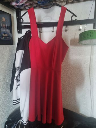 Schönes Rotes Kleid rot Grösse M guter Zustand