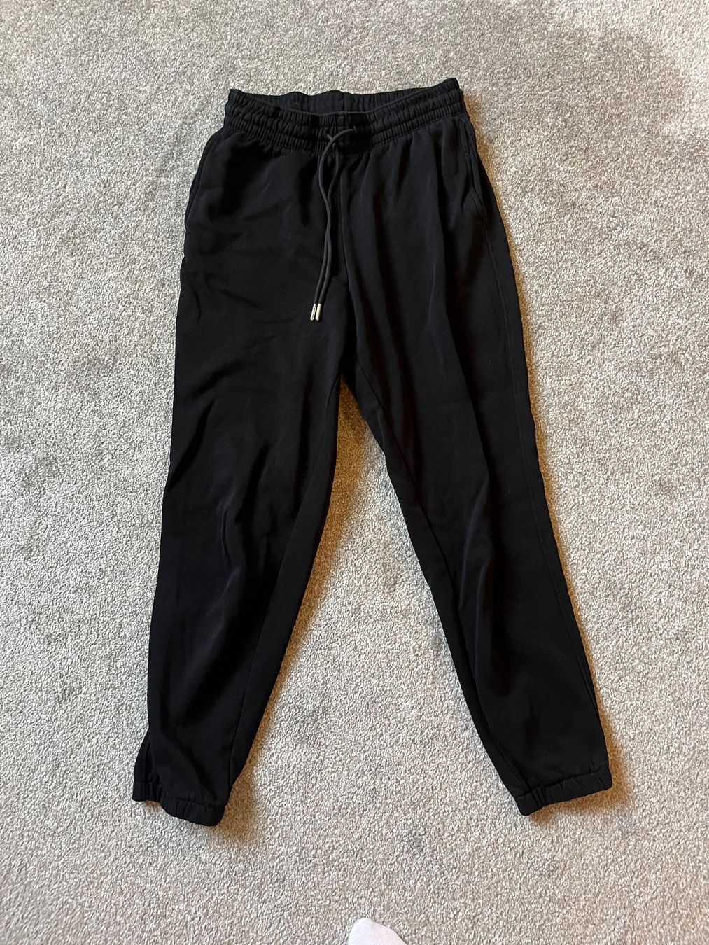 H&M Pantalons: Schwarze H&M Jogginghose Gr. S – D'occasion à Kriessern par loolah