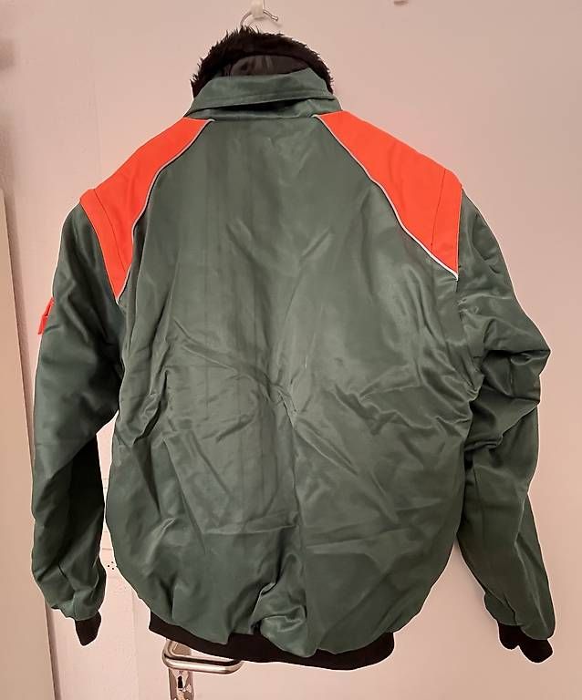 Vestes: Forstjacke/Schnittschutzhose/Helm – D'occasion à Illnau par machluceaus 2