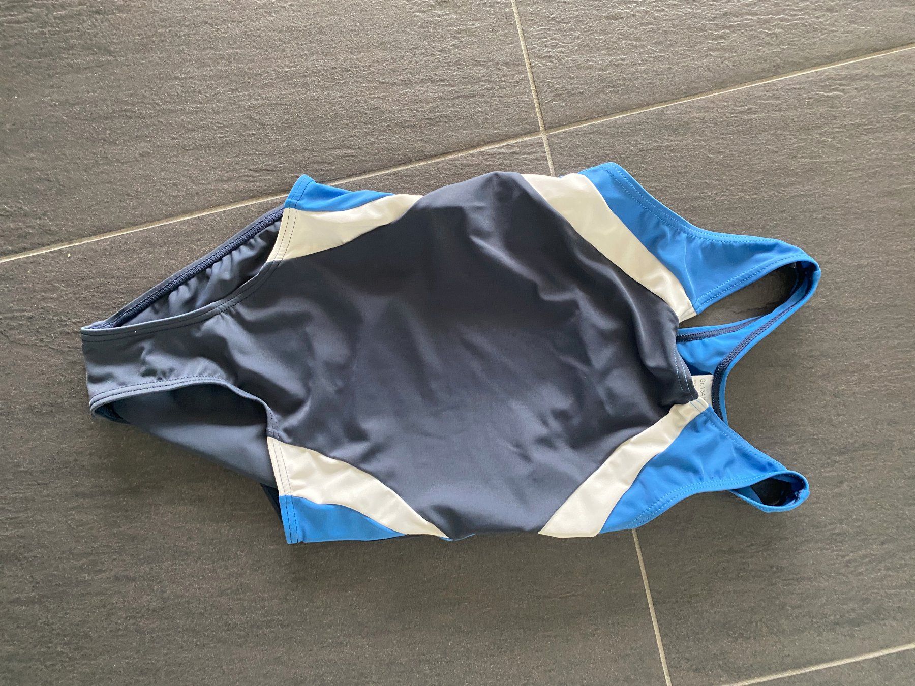 Badekleider & Bikinis: Badeanzug / Schwimmanzug 134/140 – Gebraucht aus Steinerberg von luckyfin