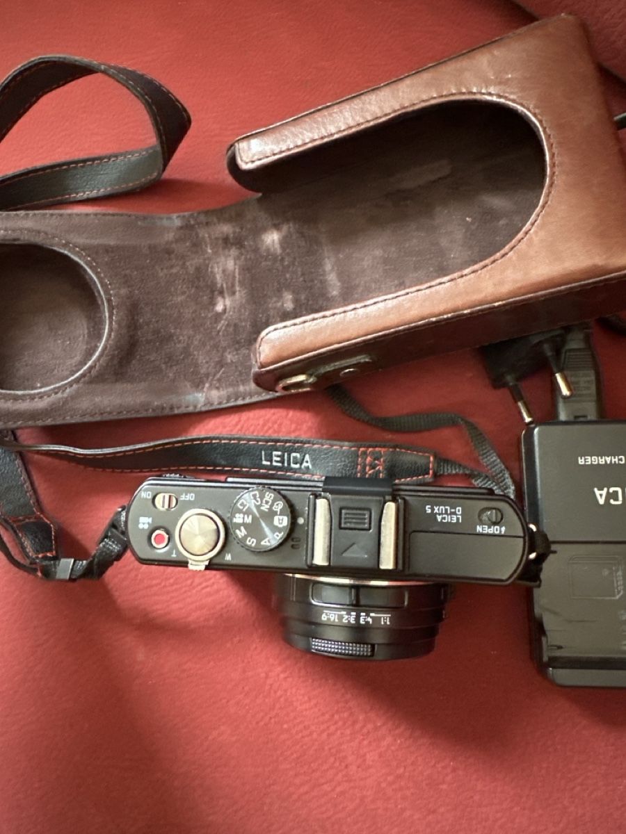 Leica Fotocamera: Leica D-Lux 5 Camera + Accessories – Usato da Zermatt venduto da katytesunshine 1