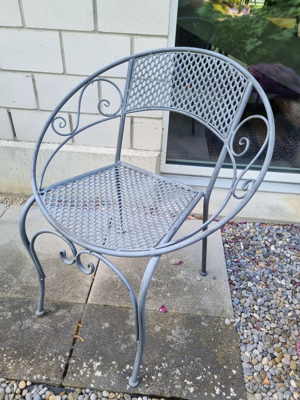 Tische: Bistrotisch und 2 Stühle. – Gebraucht aus Elfingen von koala99 1