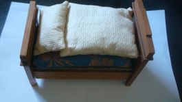 Kleines Puppenbett mit Inhalt 13 x 8 cm