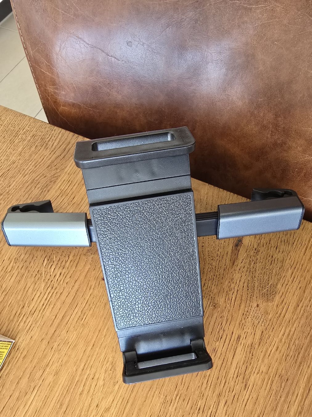 Supporti a parete: Tablet- oder Smartphonehalterung für die Nutzung Rücksitz – Usato da Emmenbrücke venduto da prisan_LU 1