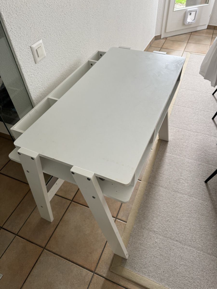 Bureaux: Kinderschreibtisch weiss mit Fächern – D'occasion à Luzern par NoenTrees 1