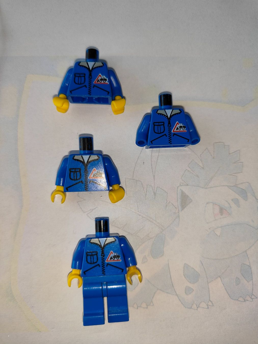 Lego Kit di costruzioni: Legofigurenteile  Torso Town Bulldozer Logo, Zipper Jack/E02 – Usato da St. Gallen venduto da Bisaknosp 1