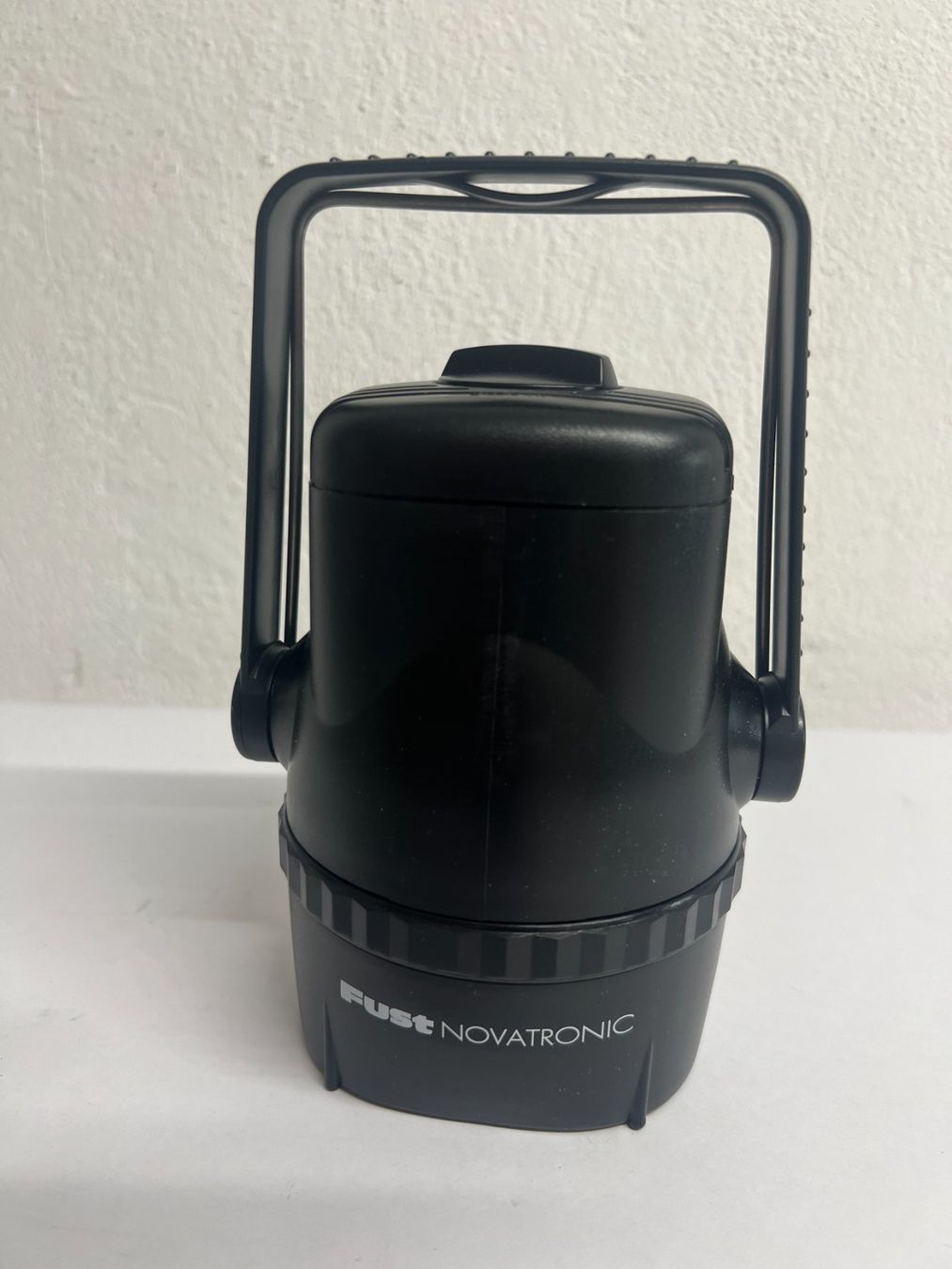 Lampade: Campinglampe Fust Novatronic – Usato da Rickenbach LU venduto da Spalierelger