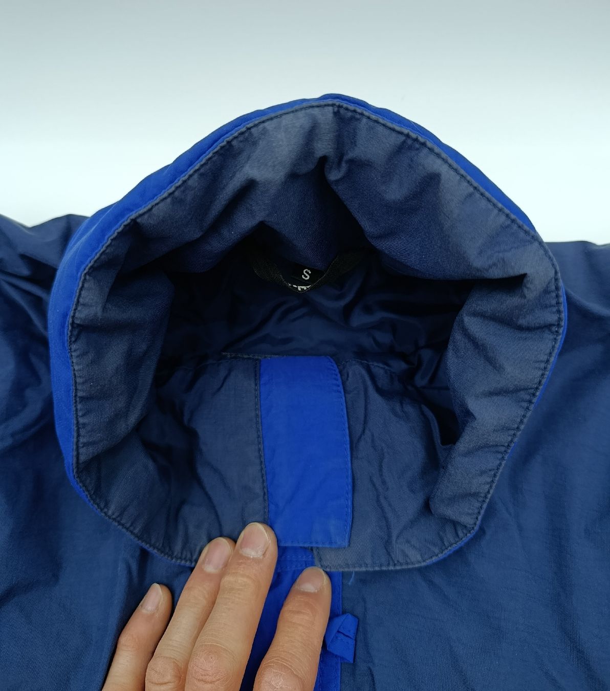 Helly Hansen Giacche: Retro Helly Hansen Windjacke blau, Grösse S – Usato da Wil SG venduto da Donaldus 3