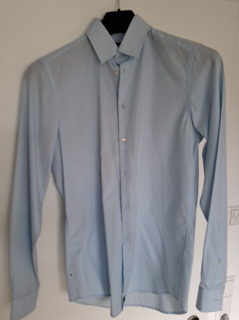 Strellson Hemden: Herrenhemd Strellson Slim Fit hellblau Grösse 38 – Gebraucht aus Winterthur von Friedward