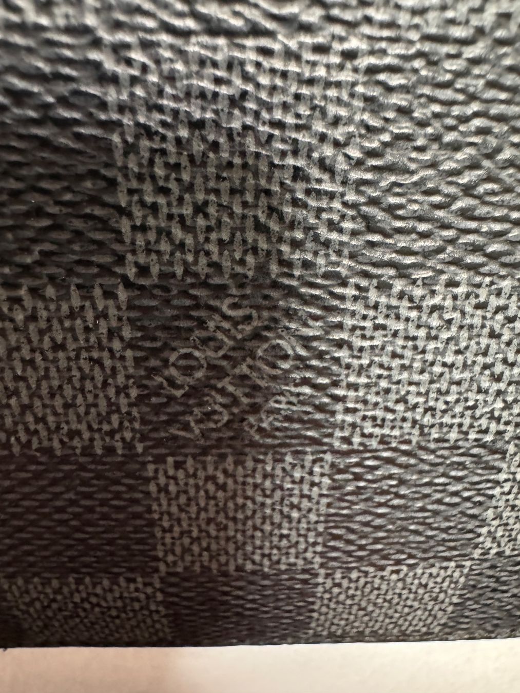 Louis Vuitton Portafogli: Louis Vuitton Damier Graphite Passport Cover – Usato da Dietlikon venduto da QuickSaleCH 6