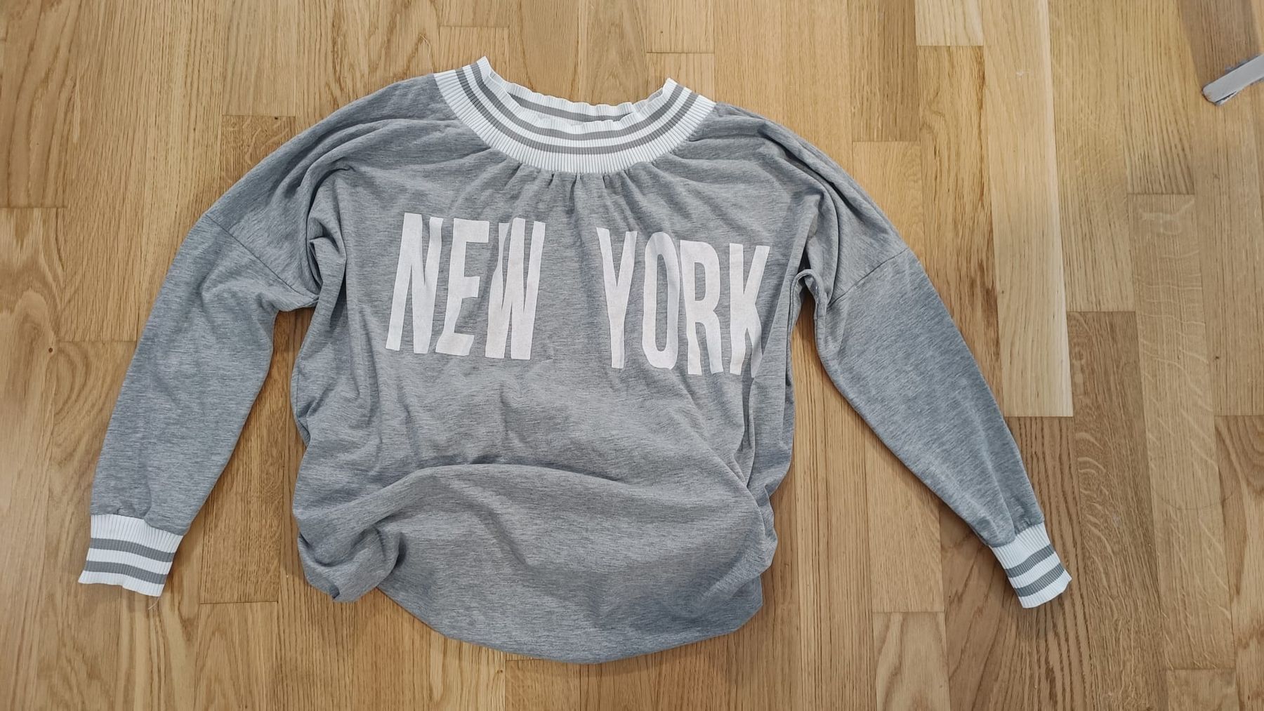 Pullover & Sweatshirts: Pullover Sweatshirt, Grösse S - oversized - New York – Gebraucht aus Muri AG von Mupuputs