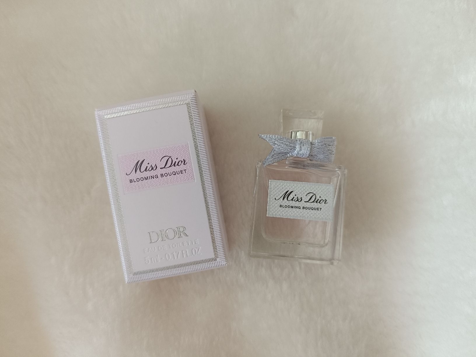 Dior Parfum & Eau de Toilette: Dior Blooming Bouquet Mini Parfüm – Neu und originalverpackt aus Emmen von LaEllie