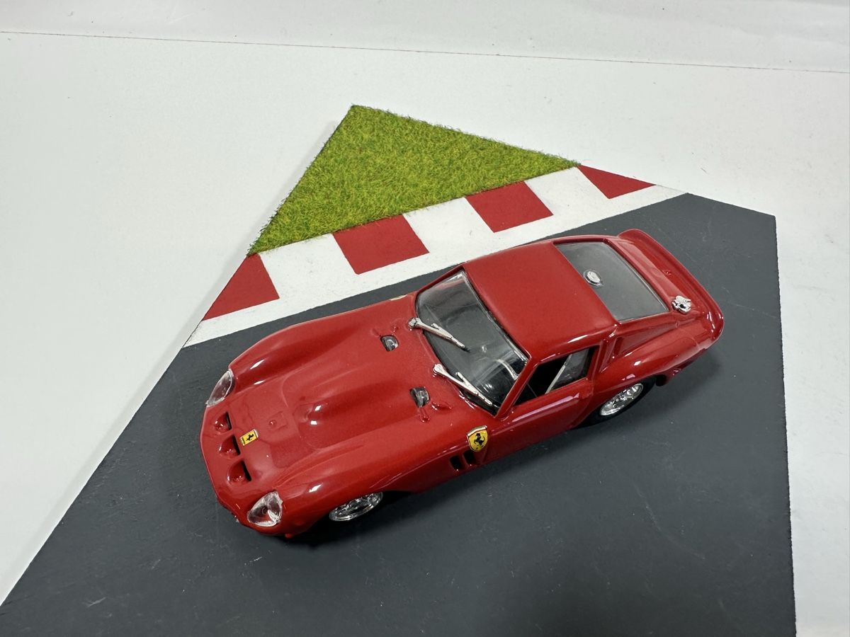 Ferrari Modellini d'auto: Ferrari 250 GTO 1:43, rot, MODEL BOX – Usato da Zofingen venduto da rf9_x2xt 8