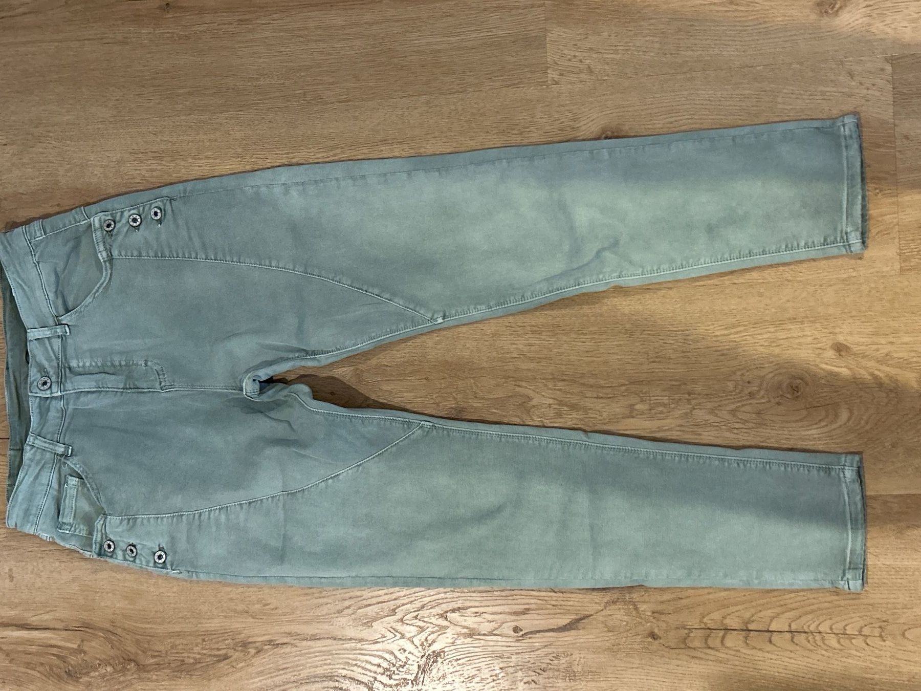 Jeans: Jeans olivgrün Grösse L – Usato da Brunnen venduto da Nala2929 1