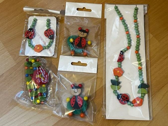 Spielzeuge: Kinderschmuck Holz – Neu und originalverpackt aus Oberurnen von red_5myh