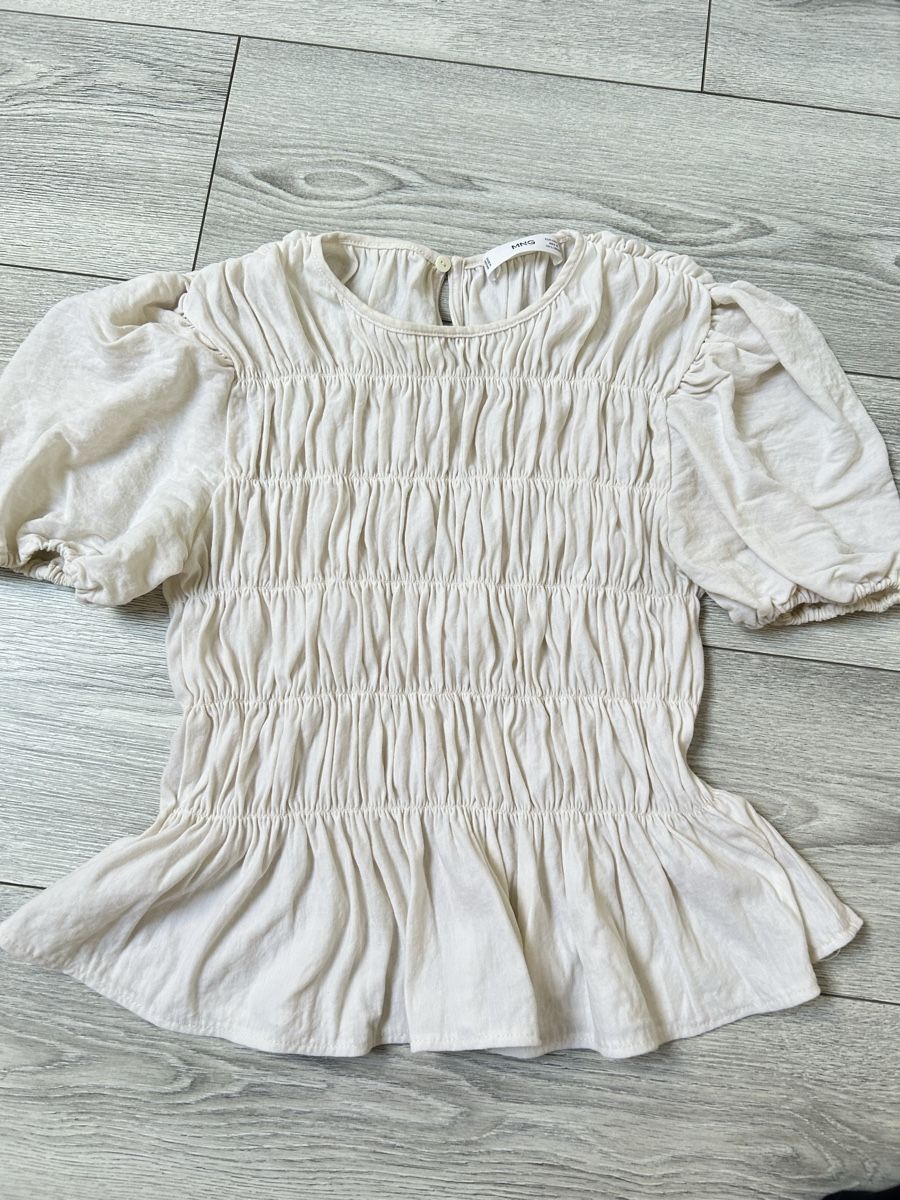 Mango Top: Haut Mango froncé beige crème – Usato da Genève venduto da and_k79x