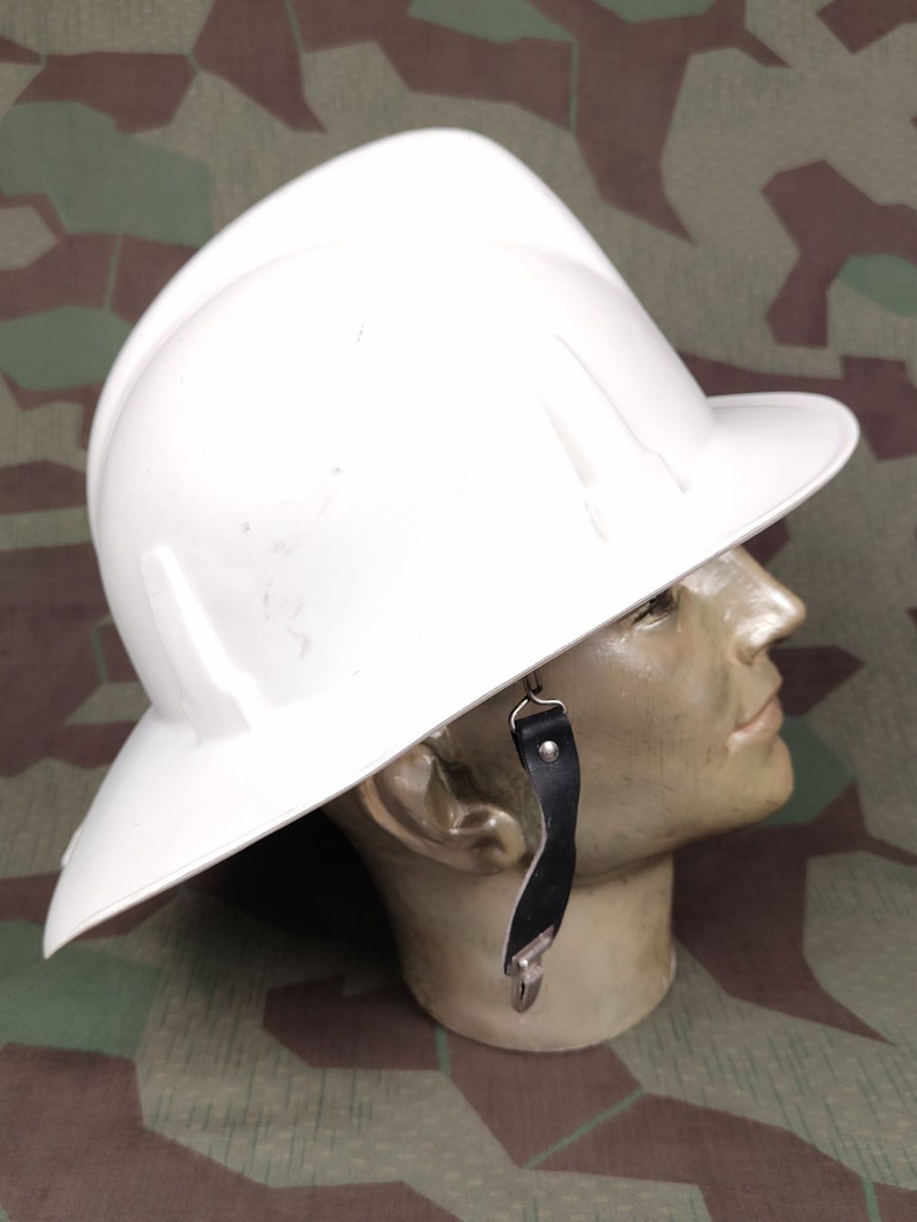 Uniformi:  Helm Feuerwehr MSA – Usato da Bauma venduto da SwissMilitaria 4