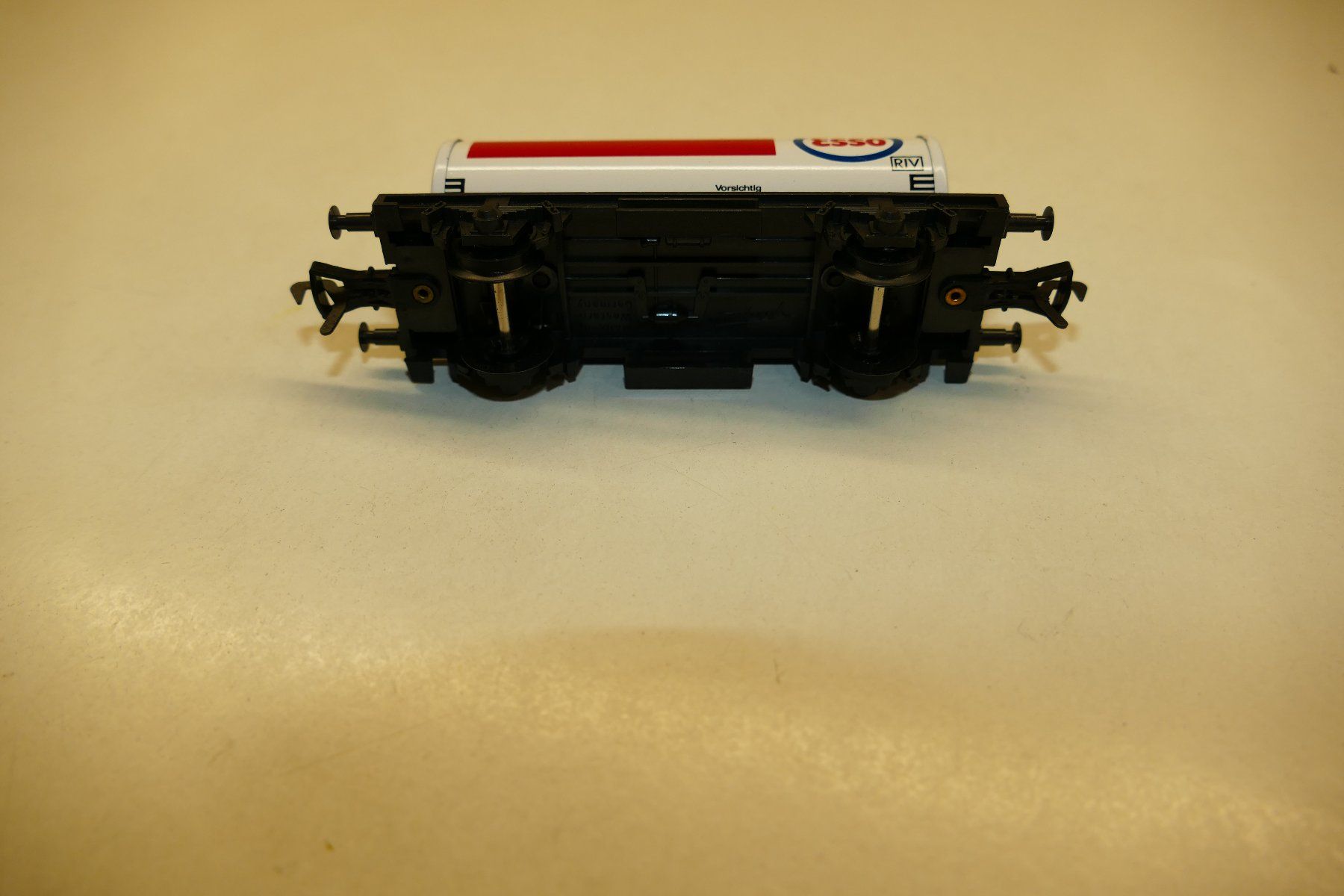 Fleischmann Modellini di ferrovie: Fleischmann H0: DB Kesselwagen Esso – Nuovo (secondo la descrizione) da Niederhasli venduto da rail-duerst 3