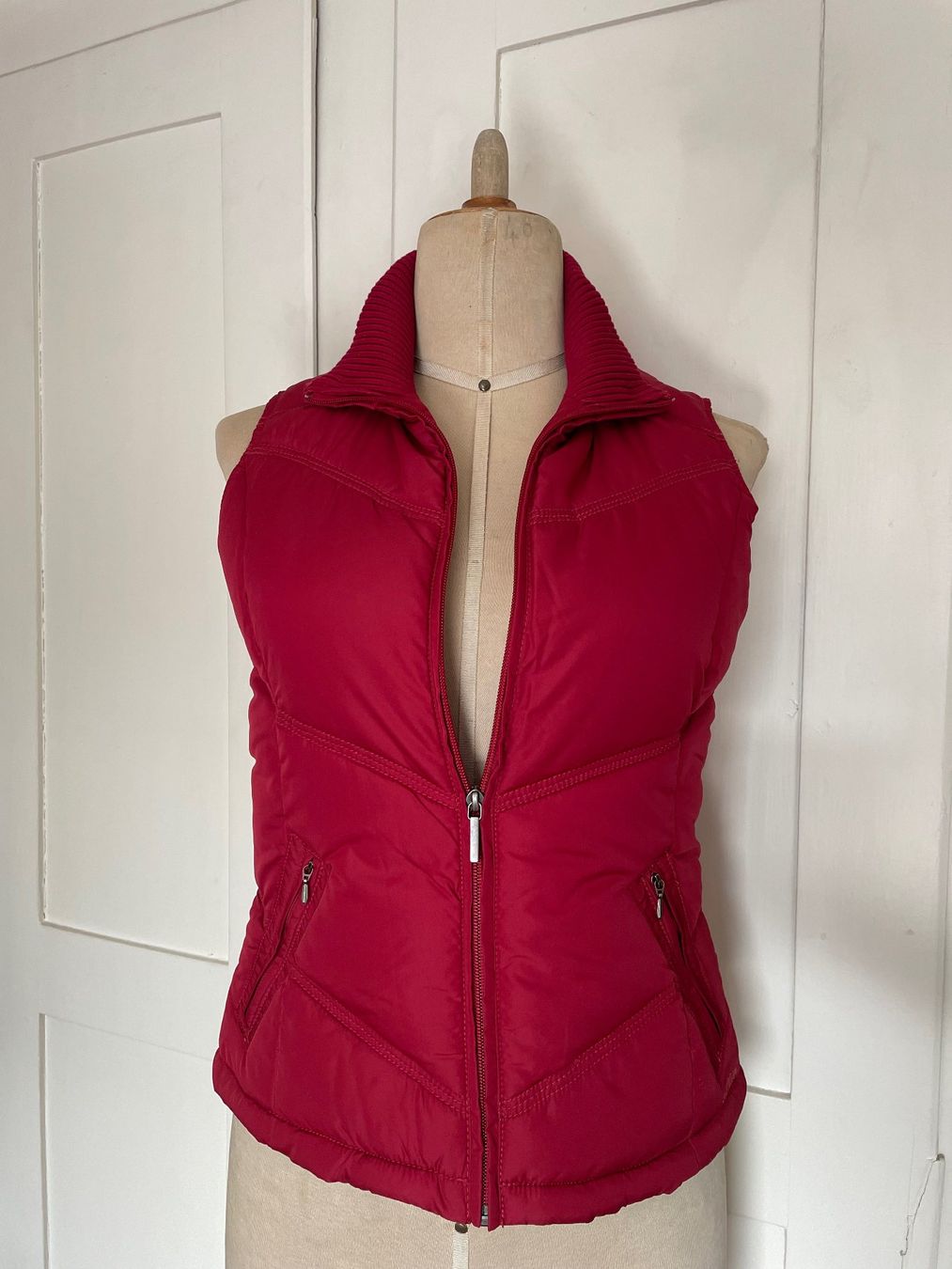Gilets: Rote Weste von s.Oliver, Gr.34 – D'occasion à Zürich par Caro55
