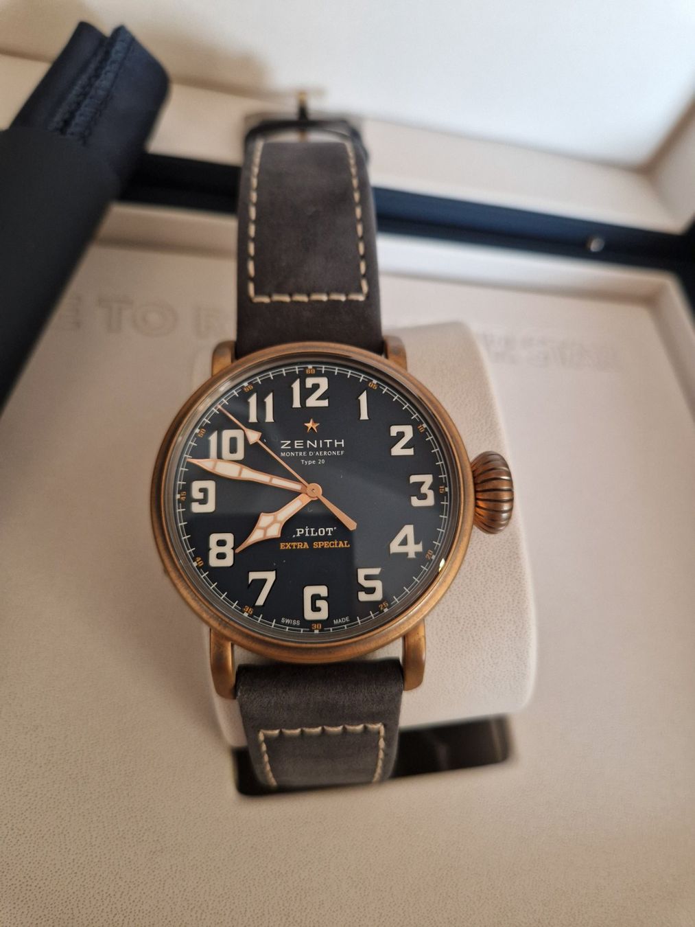 Zenith Montres: NEU ZENITH "PILOT TYPE 20 EXTRA SPECIAL" 07.2026 NP 7'400CHF – Neuf avec emballage d'origine à Neftenbach par Taschen-Uhren 2