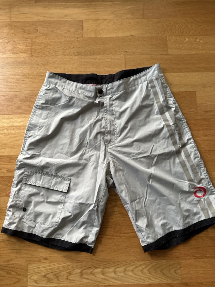 Pantaloni: Alinghi Segelshorts Gr. M – Usato da Emmen venduto da moodle13
