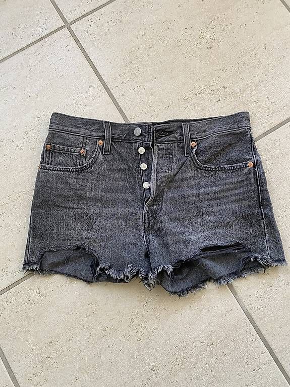 Jeans: Levis Shorts W28 – Usato da Oberrieden venduto da DeniseKira