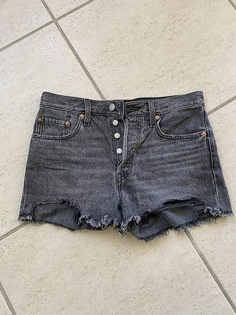Levis Shorts W28